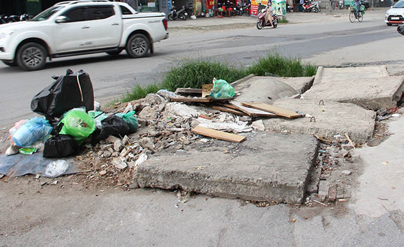 Ha Noi: Nap cong lo thien tren Pho Vien - Nguyen Dinh Tu “bay” nguoi di duong-Hinh-12