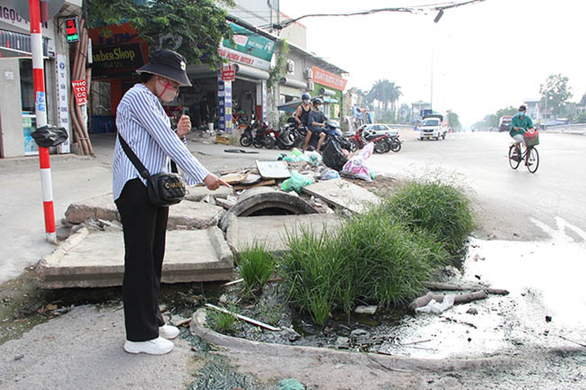 Ha Noi: Nap cong lo thien tren Pho Vien - Nguyen Dinh Tu “bay” nguoi di duong-Hinh-13