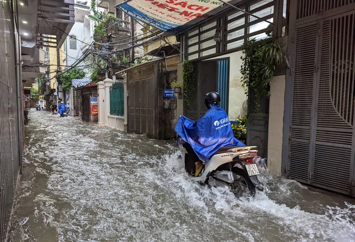 Mua lon trong dem, nhieu tuyen pho Ha Noi  bien thanh song-Hinh-6