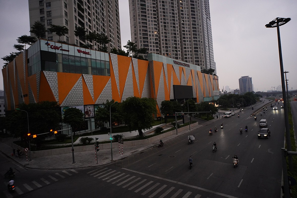 Ha Noi troi toi sam, pho phuong vang lang trong ngay dau nghi le-Hinh-8