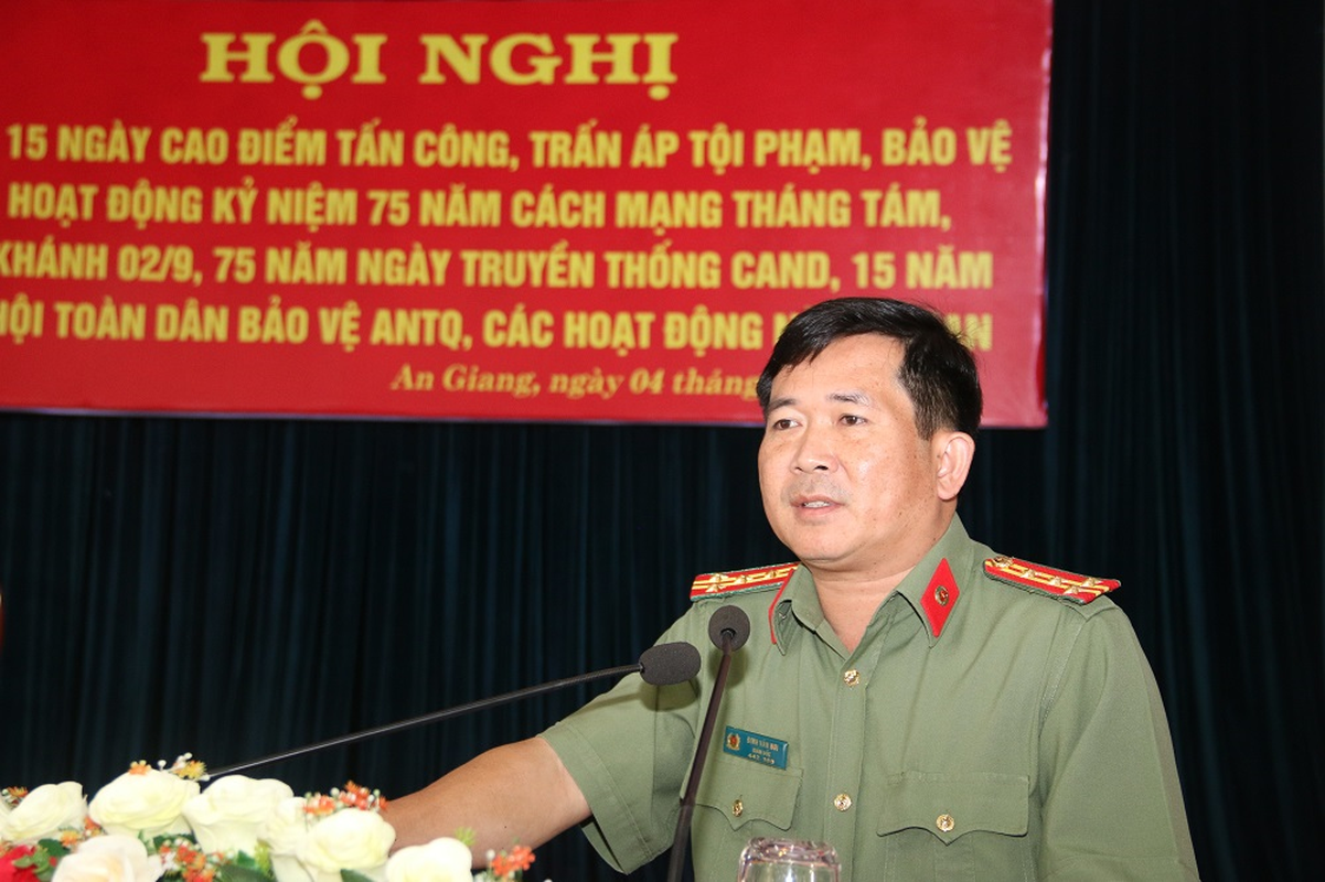 Chan dung dai ta Dinh Van Noi vua duoc thang ham thieu tuong-Hinh-4