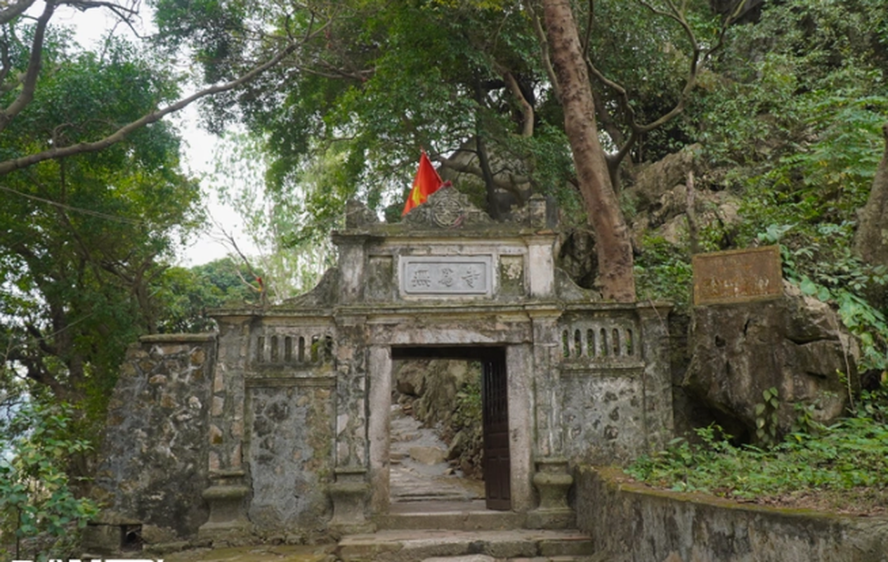 Doi nam nu chet canh chua vang va hanh trinh truy bat ke sat nhan