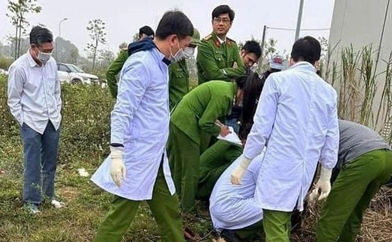 Bo xuong nguoi trong nha ve sinh o Tien Giang: Diem loat “phat hien” kinh hoang-Hinh-3