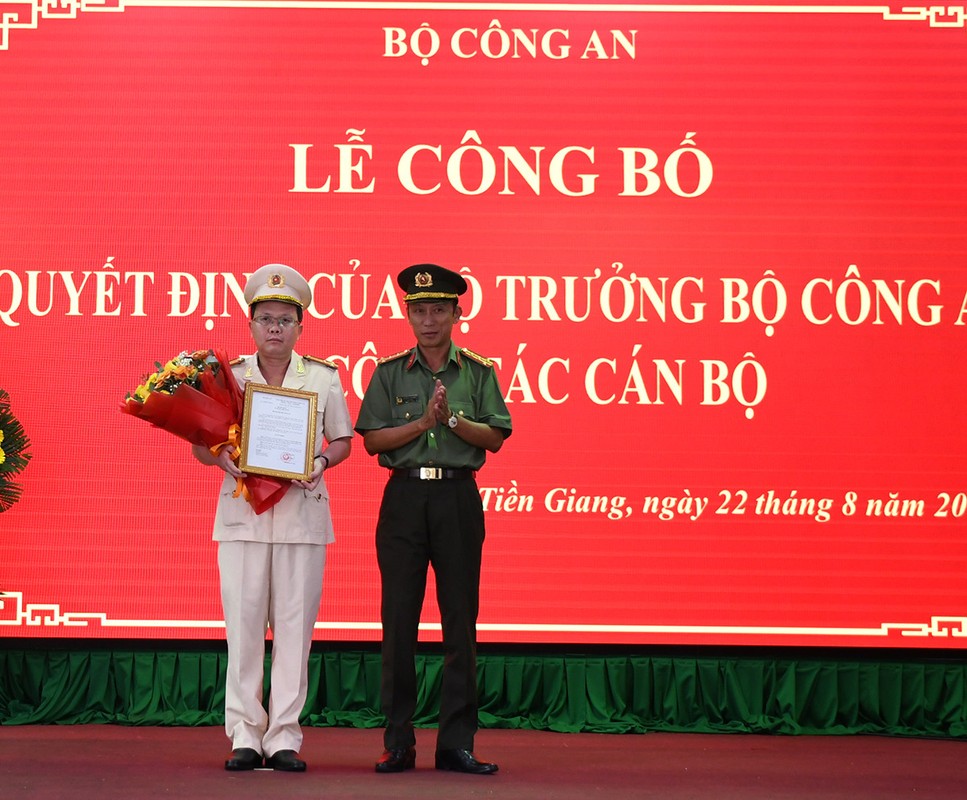 Chan dung tan Pho Giam doc Cong an tinh Tien Giang Nguyen Minh Tan-Hinh-2