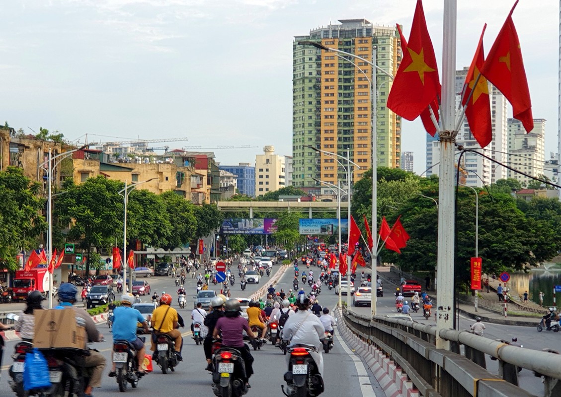 Duong pho Ha Noi ruc ro co hoa chao mung Le Quoc khanh 2/9-Hinh-5