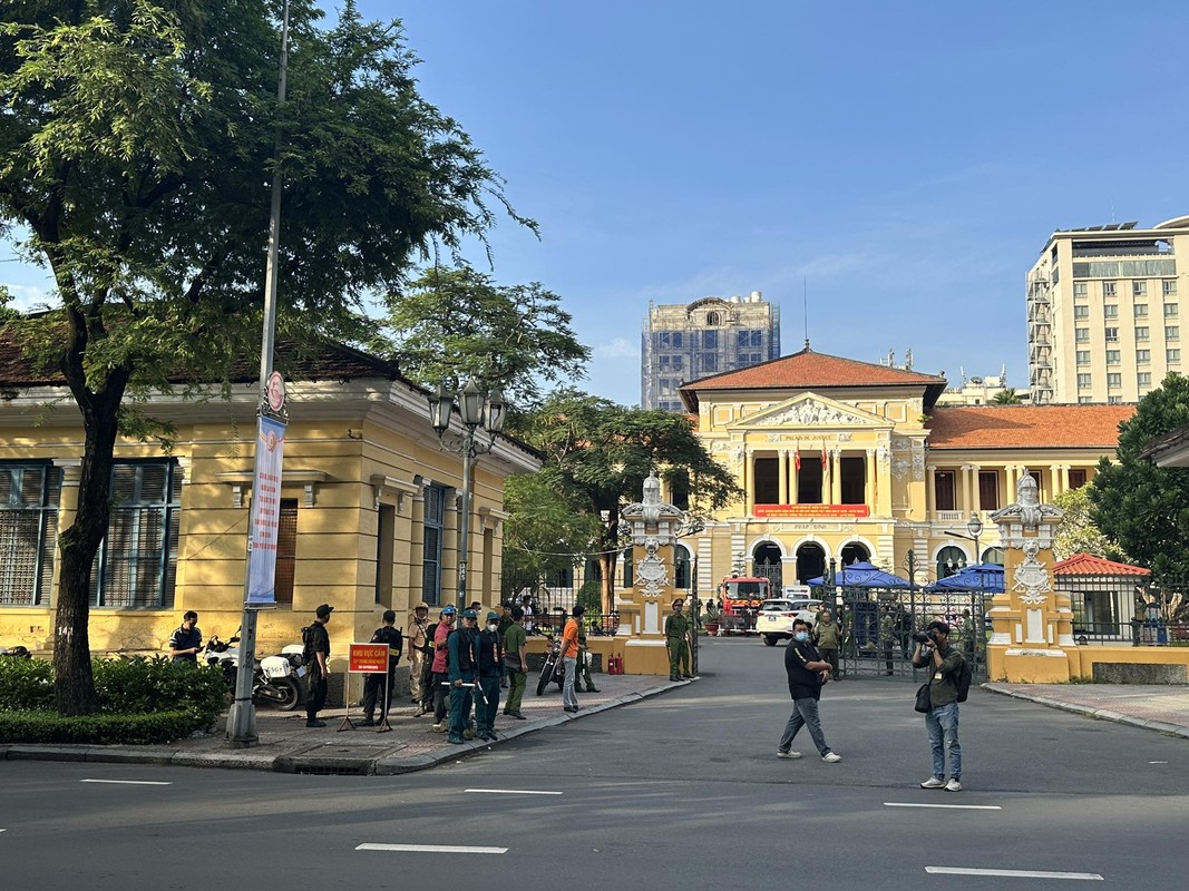 Hang tram nguoi tap trung tai toa xet xu ba Nguyen Phuong Hang