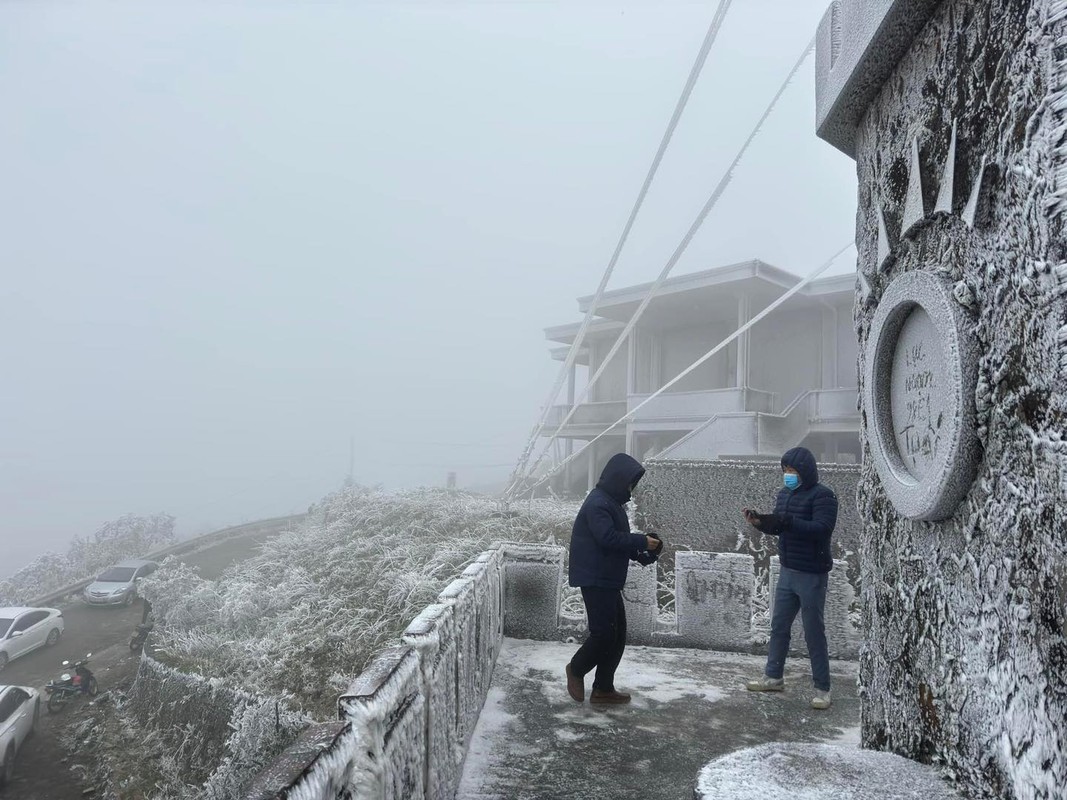 Bang gia phu trang, dinh Mau Son ky ao nhu chau Au-Hinh-2