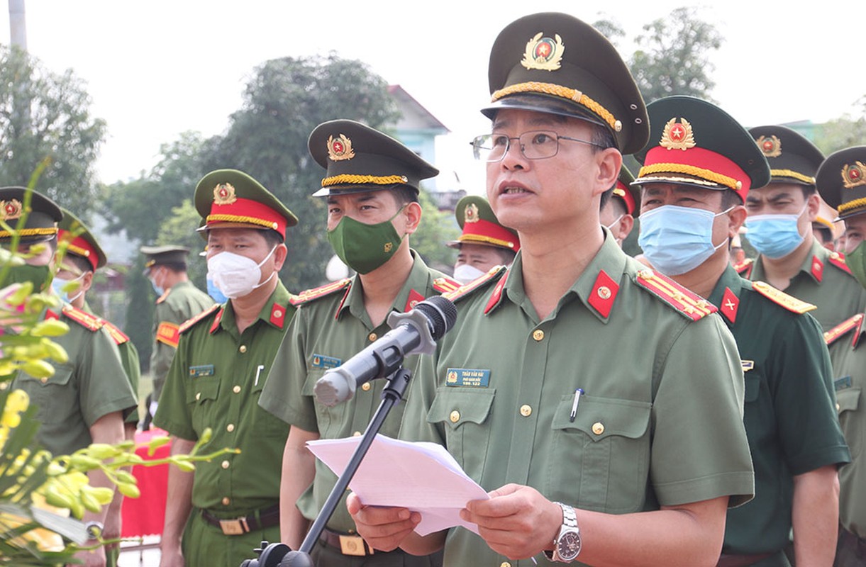 Chan dung Dai ta Than Van Hai - tan Giam doc Cong an Vinh Phuc-Hinh-5