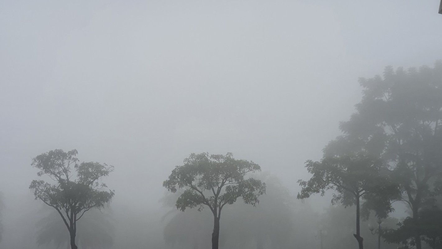 View - 	 Hà Nội Sương mù dày đặc trời mù mịt như Sa Pa