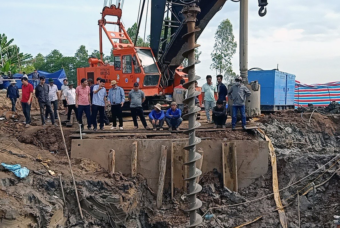 Be 8 tuoi roi xuong gieng o Dong Nai va loat tai nan thuong tam-Hinh-3