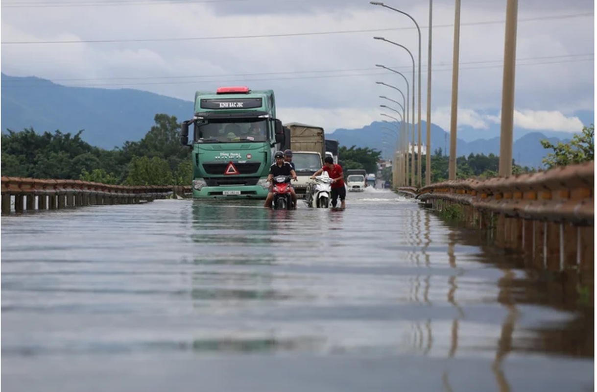 Mua lu trien mien, duong hoa thanh song o vung “ron lu” Ha Noi-Hinh-11