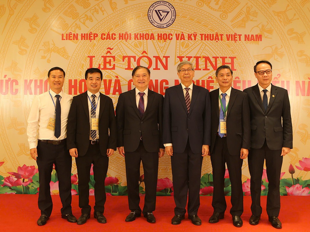 View - 	Toàn cảnh lễ vinh danh 135 trí thức KHCN tiêu biểu năm 2024