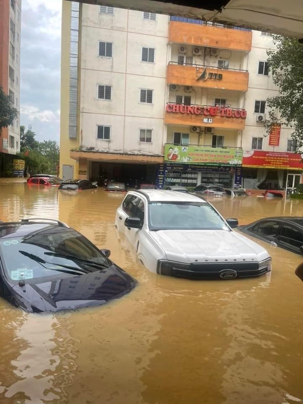 View - 	Thái Nguyên Nhiều nơi chìm trong biển nước hàng loạt ô tô ngập 