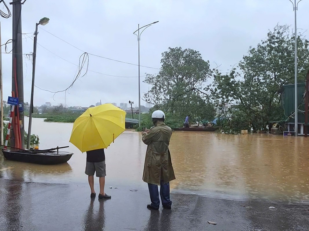 View - 	Hà Nội Nước sông Hồng dâng cao nhiều tuyến đường ngập trong biể