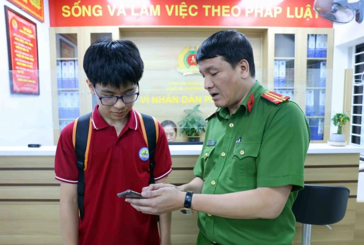 Chan dung Trung ta cong an Nguyen Anh Tuan “Cong dan Thu do uu tu“-Hinh-7