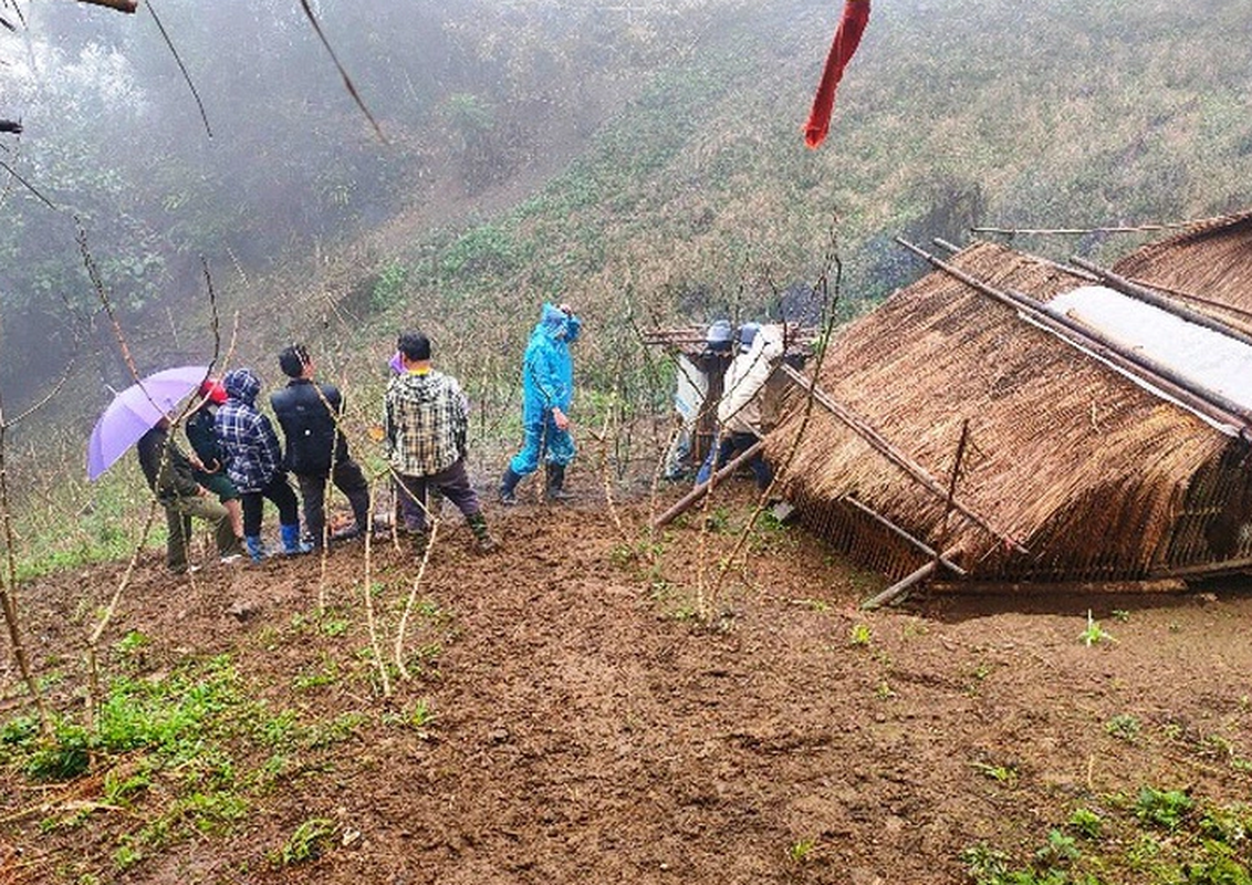 Ga sat nhan don mat va cai chet tuc tuoi cua nguoi phu nu-Hinh-2