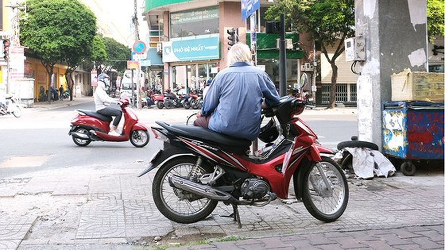 Chuyen xe dinh menh va cai chet tham cua nguoi dan ong ben ve duong-Hinh-5