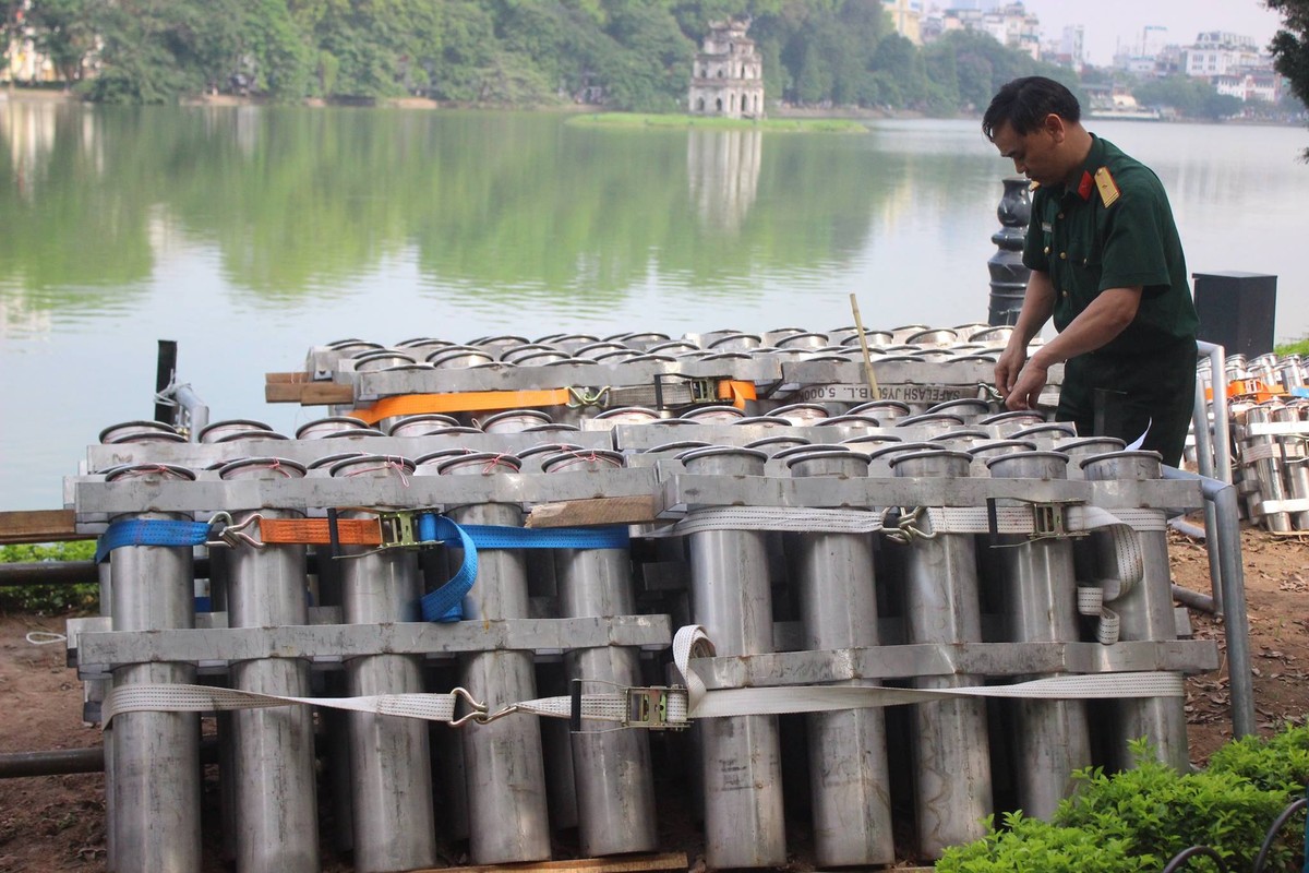 Tran dia phao hoa Ha Noi san sang truoc gio khai hoa-Hinh-3