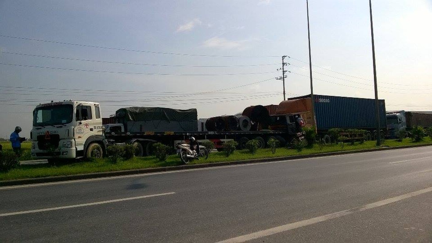 Tai xe container ngu gat, tai nan lien hoan tren quoc lo 5