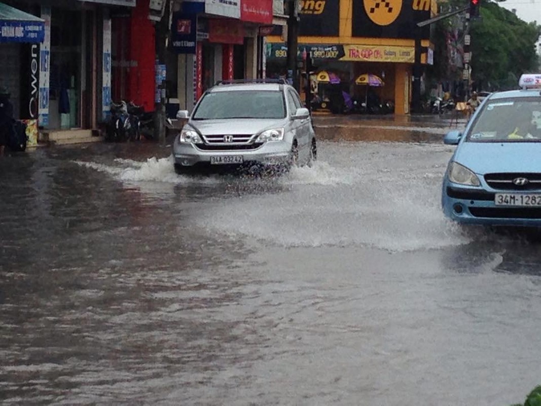 Canh o to boi trong nuoc lu o Hai Phong, Hai Duong-Hinh-9