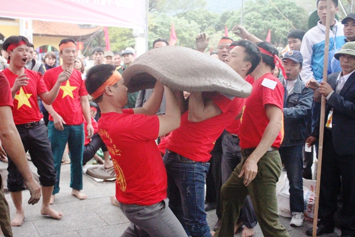 Phao no tung troi giua le hoi Con Son, dan phan khich-Hinh-10