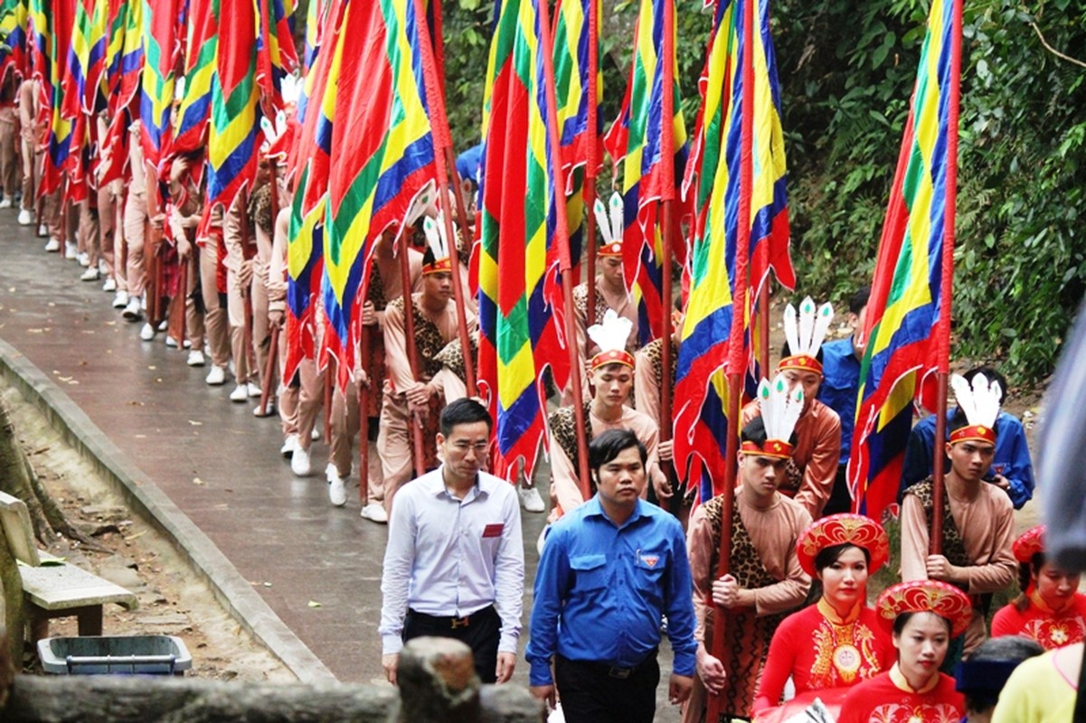 Ca nuoc thanh kinh dang huong tuong nho cac vi vua Hung-Hinh-5