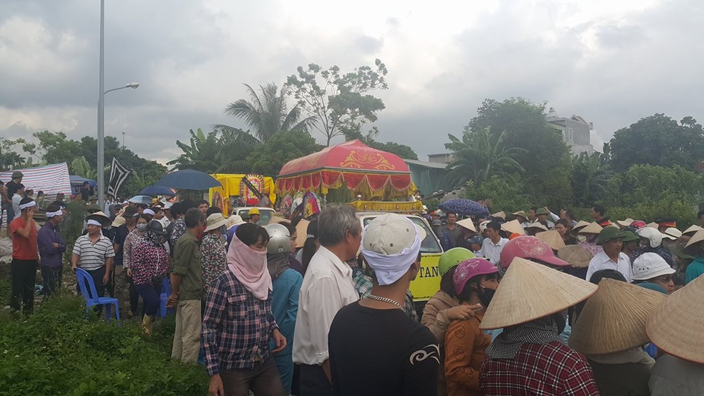 Tham sat tai Quang Ninh: Hang nghin nguoi tien dua 4 nan nhan-Hinh-3