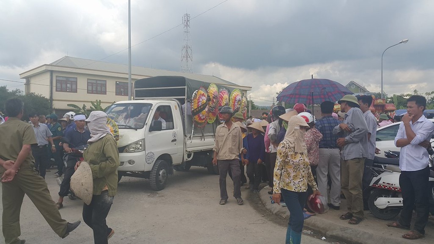 Tham sat tai Quang Ninh: Hang nghin nguoi tien dua 4 nan nhan-Hinh-7