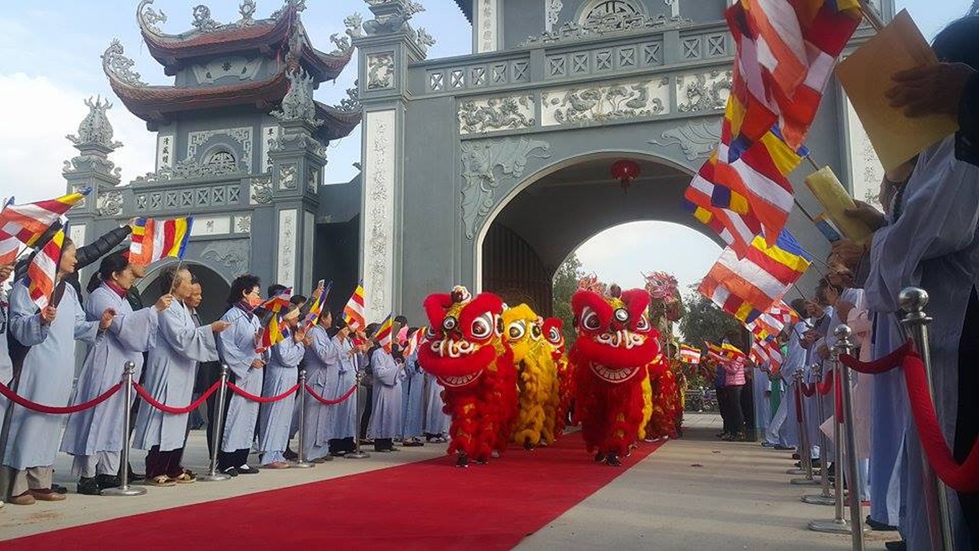 Anh: Tung bung khai Hoi xuan Yen Tu 2017-Hinh-10