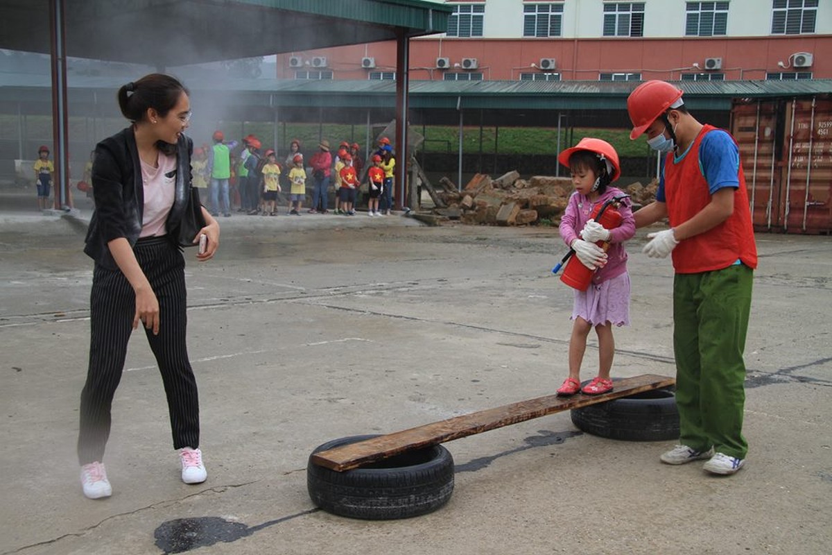 Chum anh dep: Linh cuu hoa &quot;nhi” du day, phun nuoc cuu hoa-Hinh-17