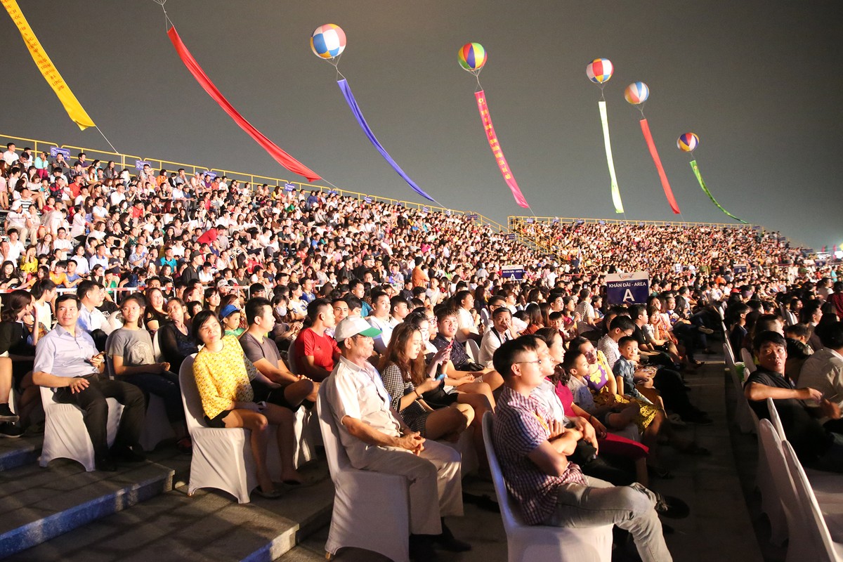 Carnaval Ha Long 2018: Vu cong “nong bong”, nghe thuat dac sac-Hinh-21