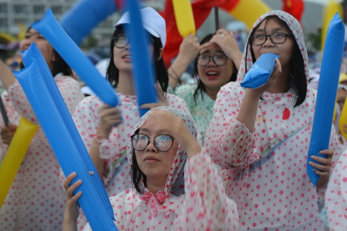 Quang Ninh: Nghin nguoi doi mua, 