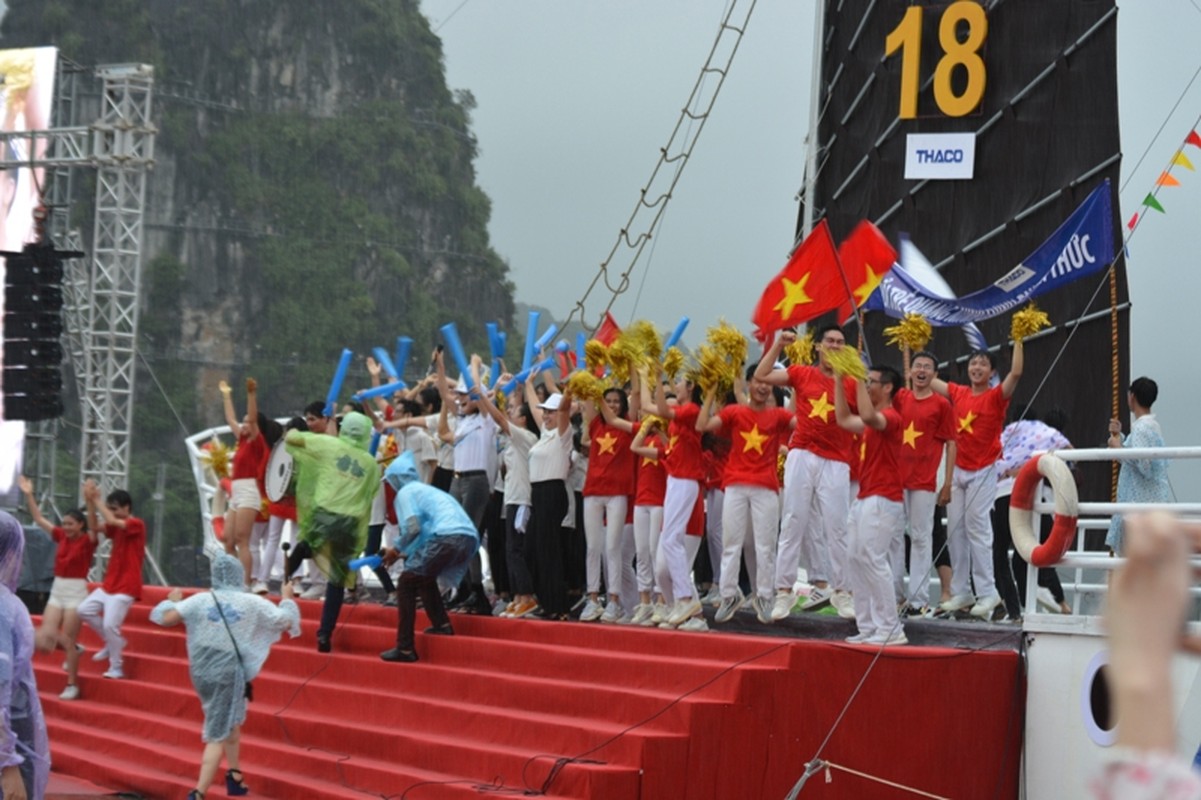 Quang Ninh: Nghin nguoi doi mua, 