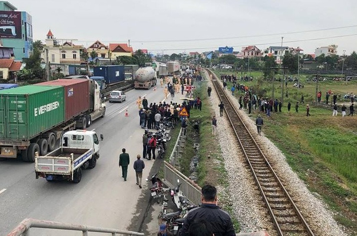 Tai nan o Hai Duong: Nhung hinh anh khiep so tren Quoc lo 5