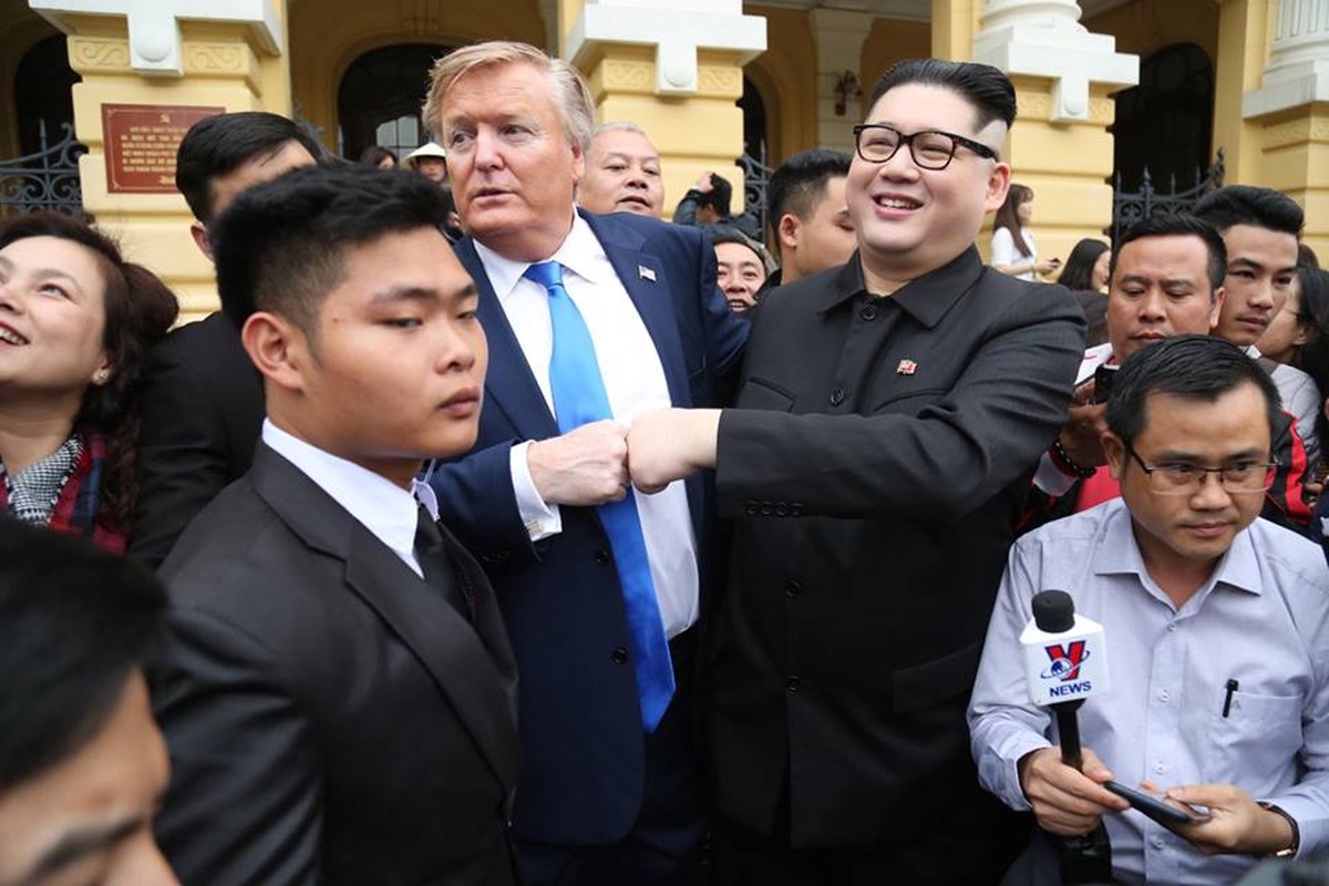 Ban sao Tong thong My va nha lanh dao Kim Jong-un nao dong o Ha Noi-Hinh-4