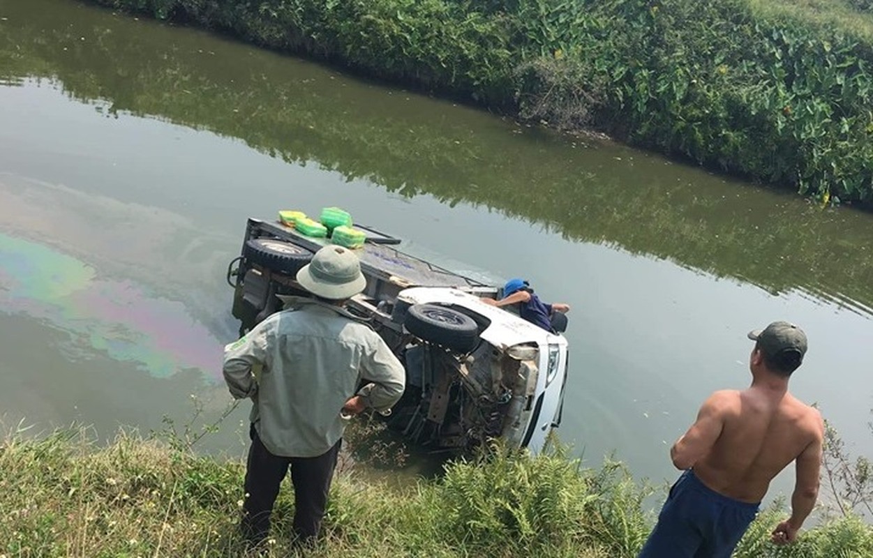 Xe cho com mat lai dam hang loat nguoi di duong, 2 hoc sinh tu vong-Hinh-4