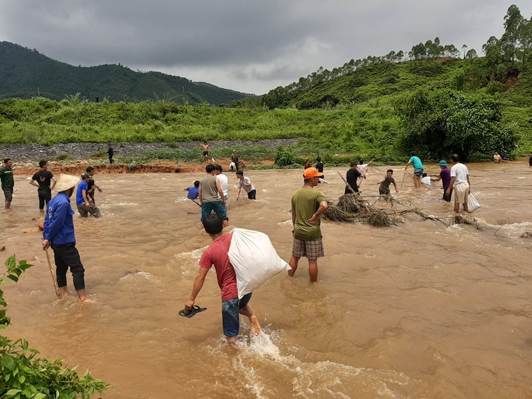 Vo dap thuy loi Dam Thin: Dan do xo xuong ho bat ca-Hinh-10