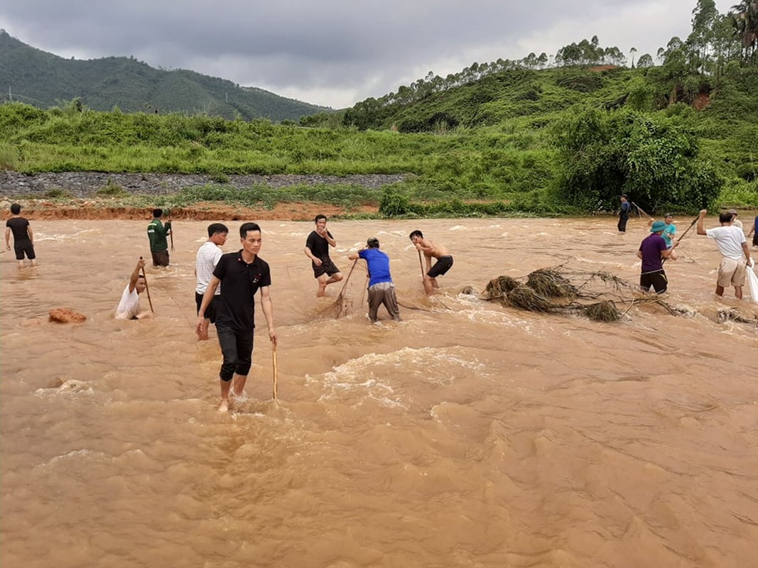 Vo dap thuy loi Dam Thin: Dan do xo xuong ho bat ca-Hinh-8