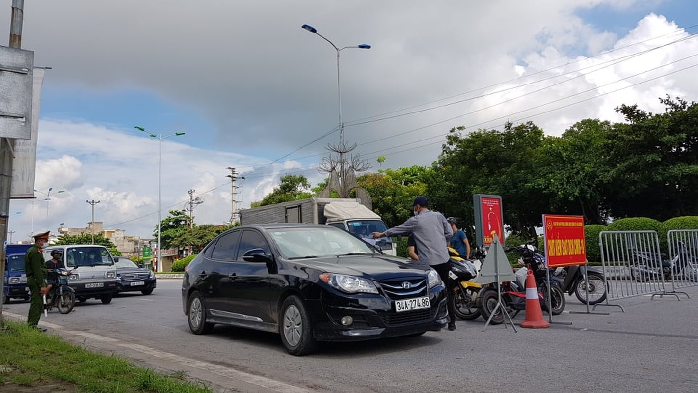 Hai Duong: Qua tai cac cua ngo thanh pho ngay dau nang cao muc do cach ly xa hoi-Hinh-17