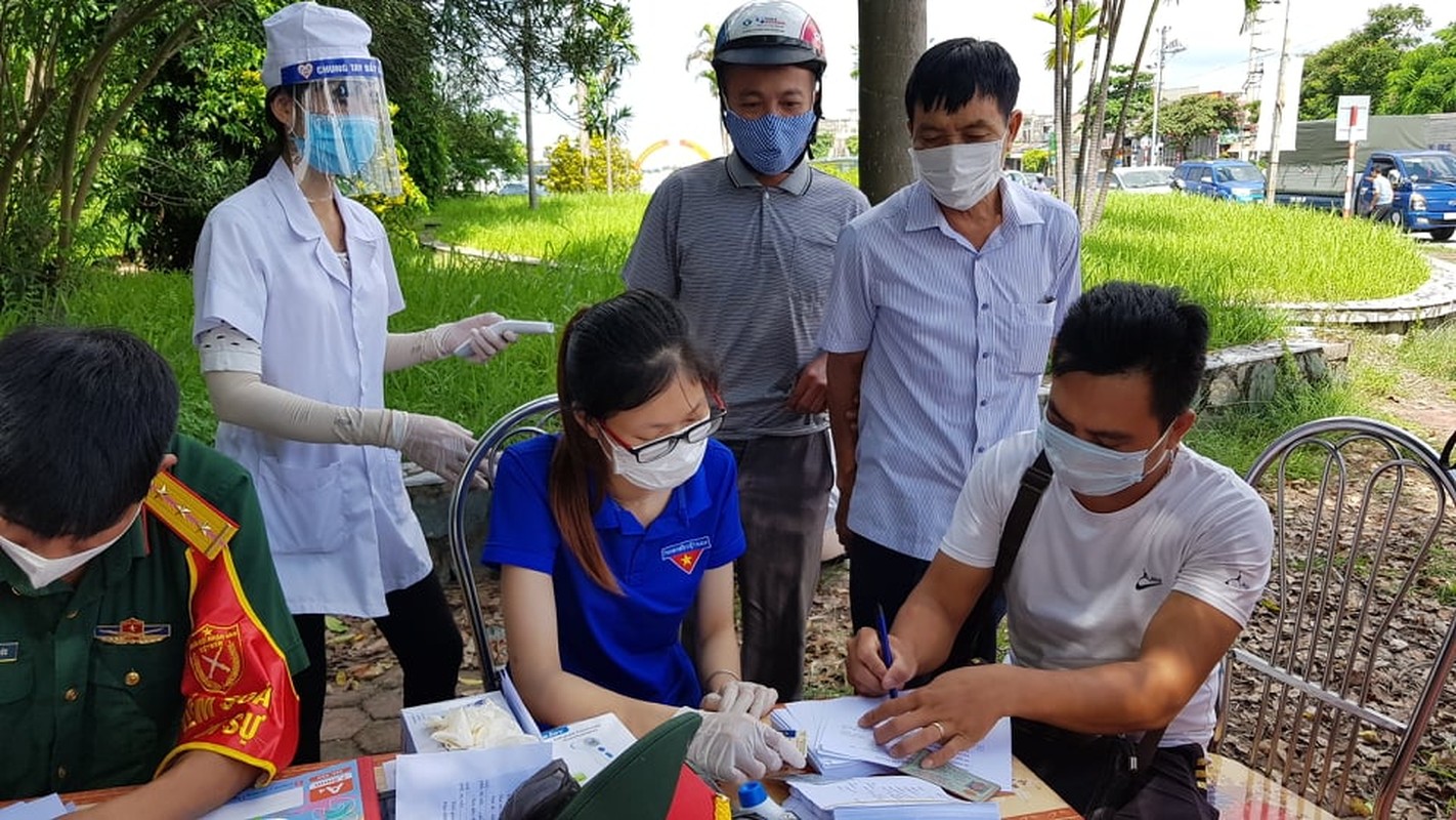 Hai Duong: Qua tai cac cua ngo thanh pho ngay dau nang cao muc do cach ly xa hoi-Hinh-19