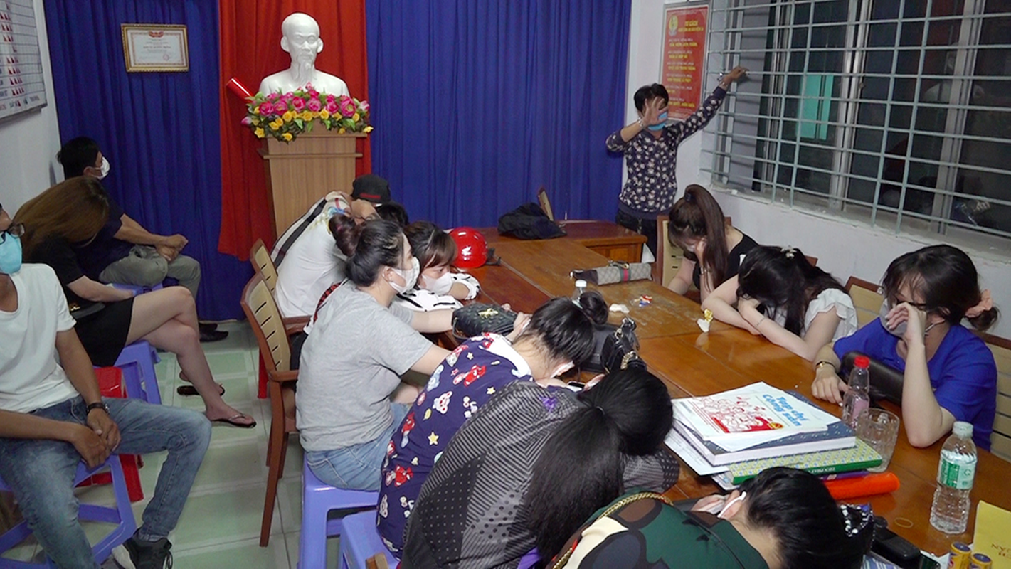 Diem mat cac quan karaoke bat tuan “lenh cam”, len lut hoat dong-Hinh-2