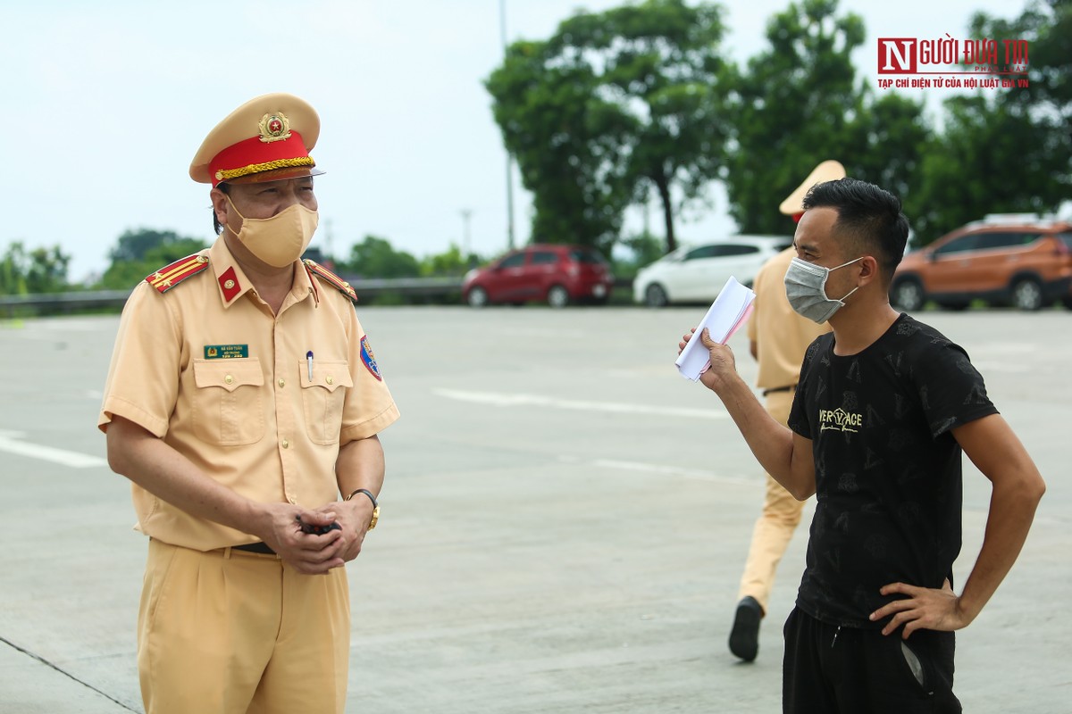 Tai xe di gan 2.000km ra Ha Noi phai quay dau tai cua ngo Thu do-Hinh-8