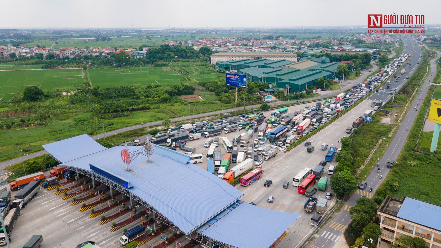 Tai xe di gan 2.000km ra Ha Noi phai quay dau tai cua ngo Thu do