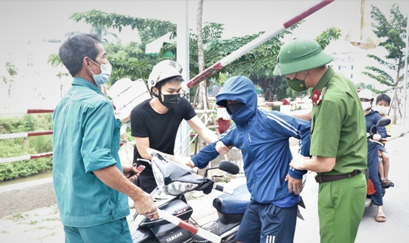 Tin nong ngay 2/9: Bat tam giam ke doa giet ca nha chien si canh sat co dong-Hinh-4