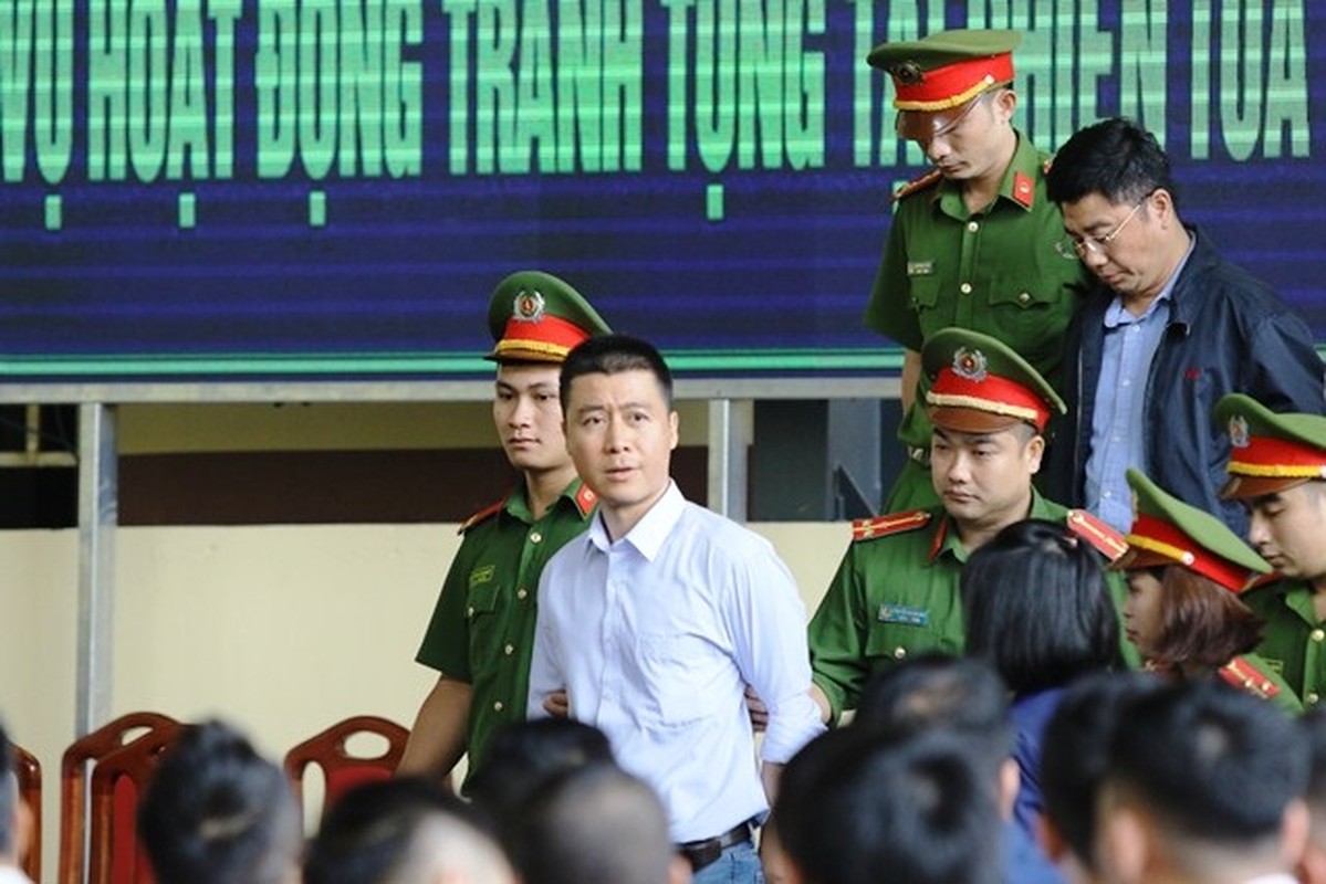Trum “co bac” Phan Sao Nam phai tro lai trai giam, thi hanh not ban an-Hinh-10