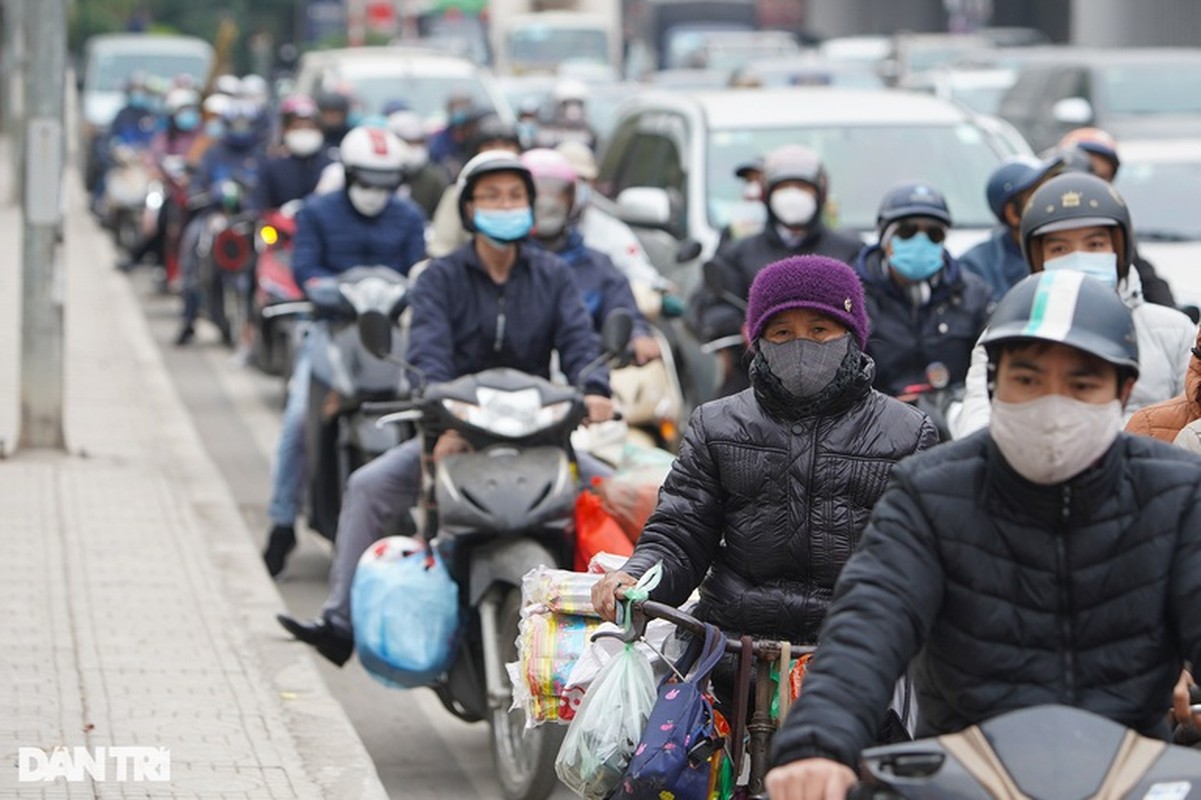 Cua ngo Ha Noi un tac keo dai trong ngay dau ky nghi le-Hinh-11