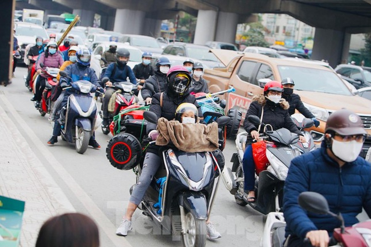 Cua ngo Ha Noi un tac keo dai trong ngay dau ky nghi le-Hinh-12