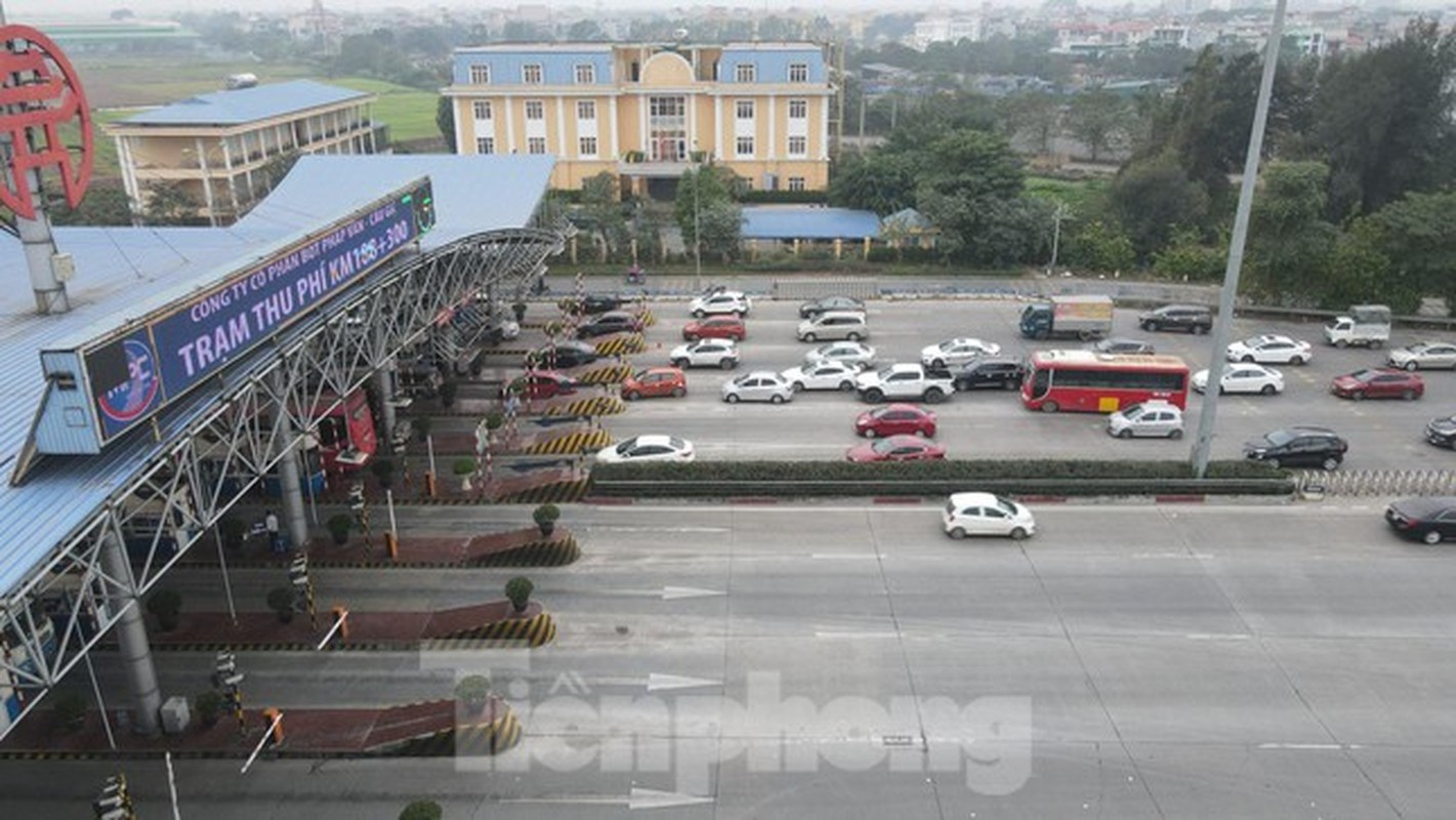 Cua ngo Ha Noi un tac keo dai trong ngay dau ky nghi le-Hinh-14