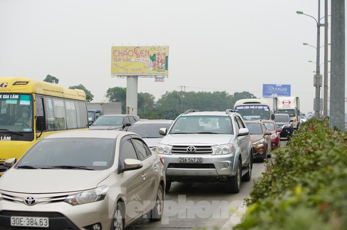 Cua ngo Ha Noi un tac keo dai trong ngay dau ky nghi le-Hinh-15