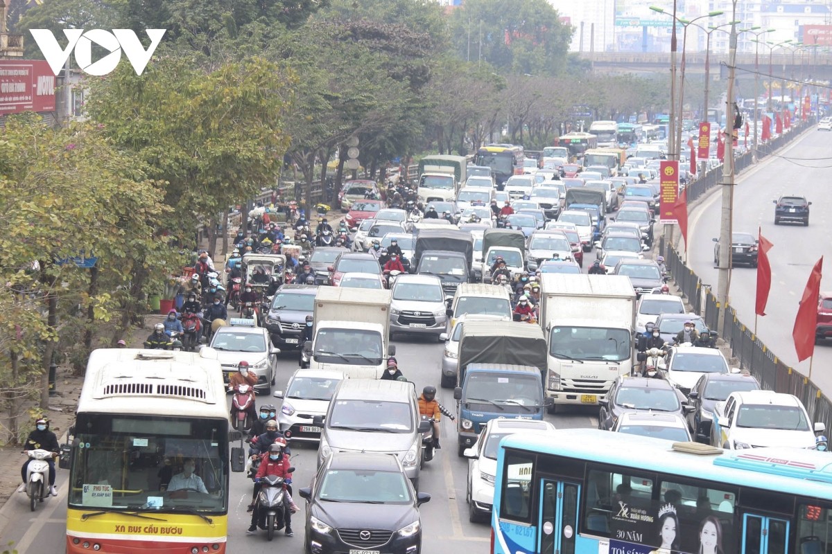 Cua ngo Ha Noi un tac keo dai trong ngay dau ky nghi le-Hinh-6